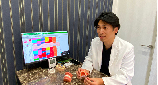 院長がカウンセリングする様子